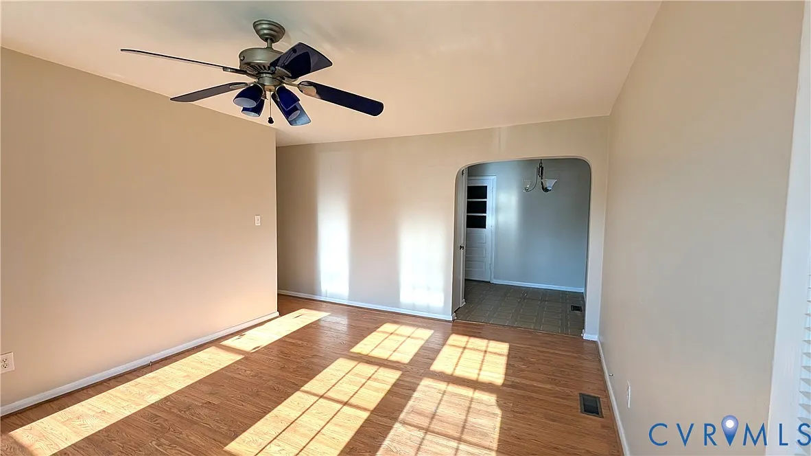 3 bed, 1.0 bath, 936 sqft, $1,350 — Photo 3