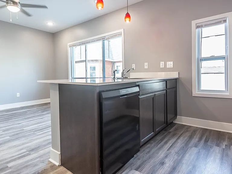 221 E Kirkwood Ave — Photo 19