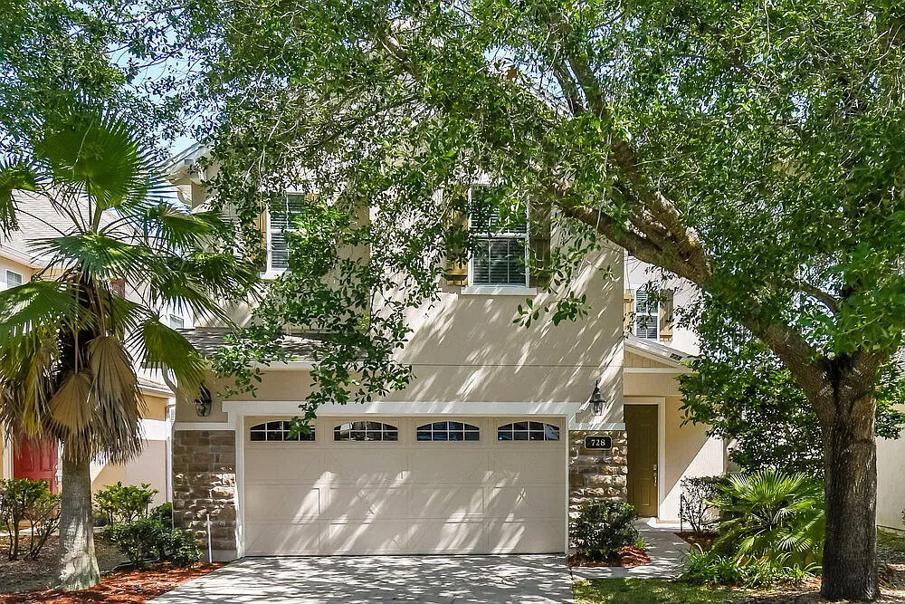 4 bed, 2.5 bath, 2299 sqft, $3,090 — Photo 1