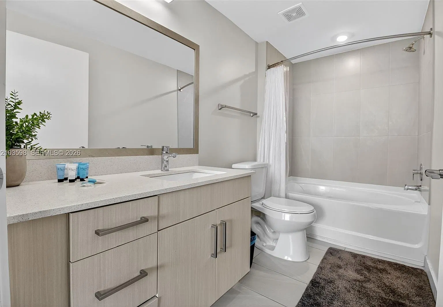 1 bed, $2,350 — Photo 4