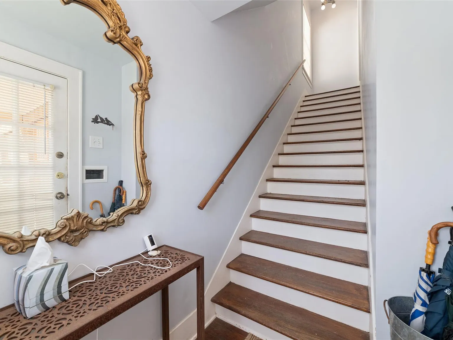 3 bed, 2.0 bath, 1681 sqft, $2,400 — Photo 4