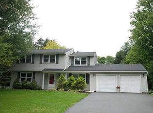 10 Redwood Dr, Penfield, NY 14526