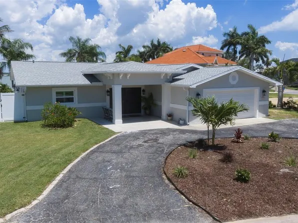 303 Bath Club Blvd N, North Redington Beach, FL 33708