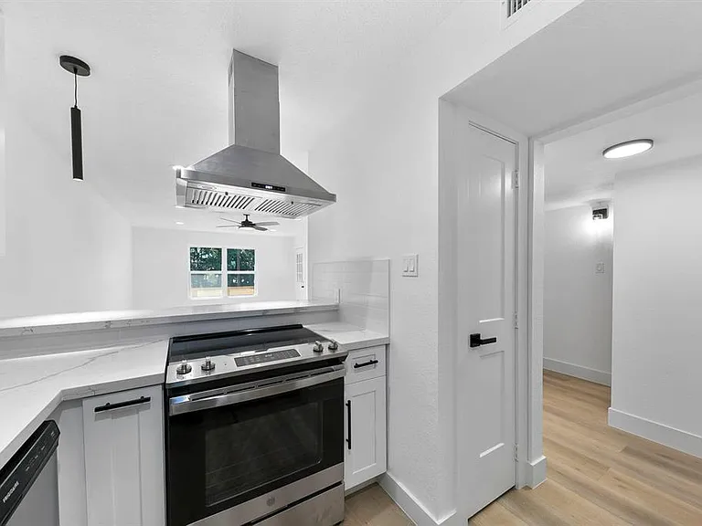 1514 Wirt Rd #4 — Photo 13