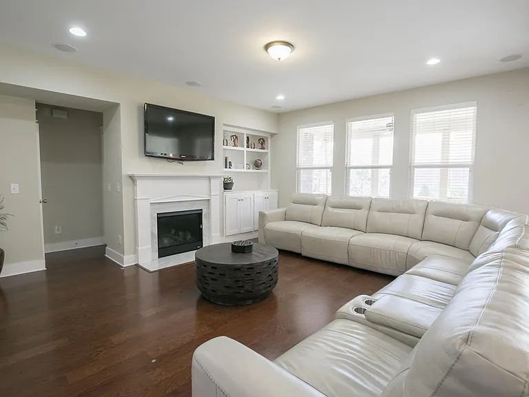 632 Newcomb St — Photo 20