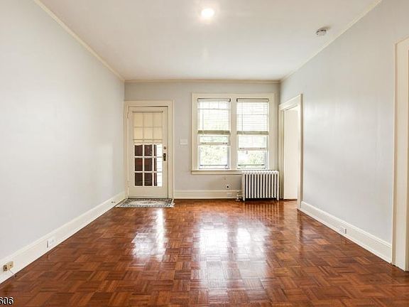4th image of 35 Mount Pleasant Ave