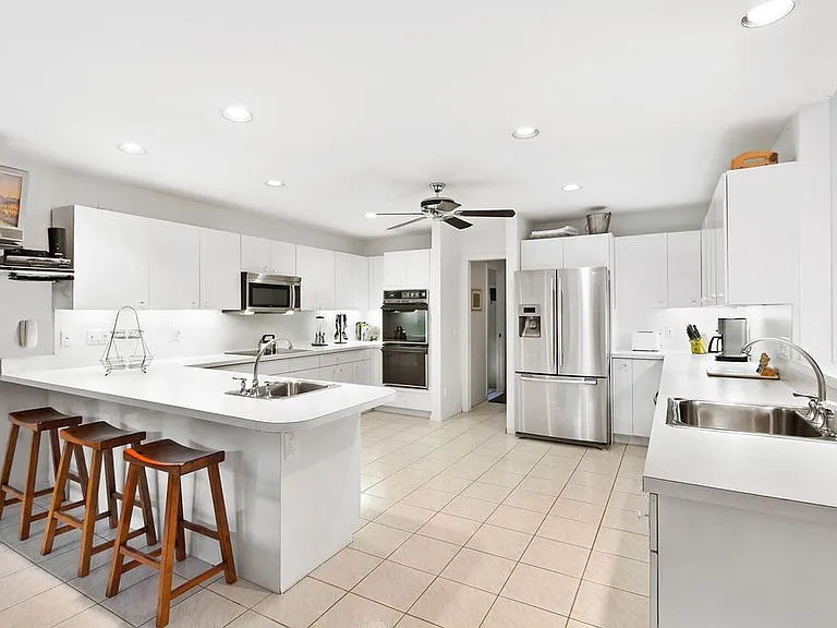 53 Hidden Cove Ct — Photo 2