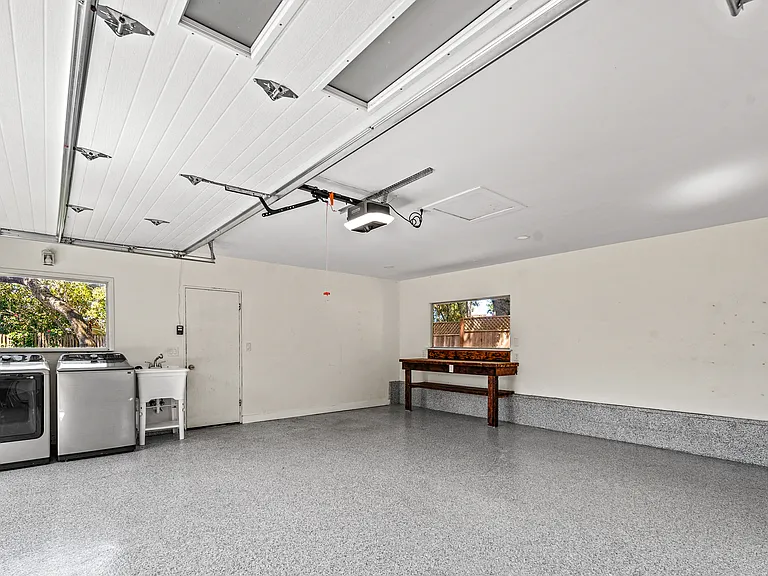 1087 Lariat Ln — Photo 22