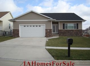 4918 Millenium Dr, Cedar Falls, IA 50613