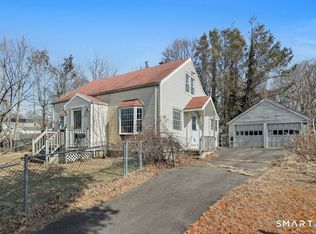 110 Minturn Rd, Bridgeport, CT 06606