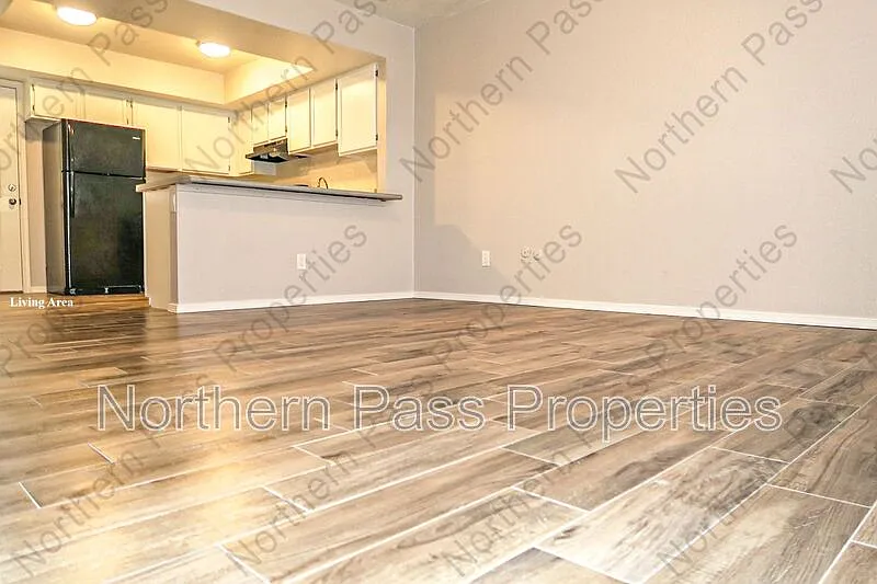 2 bed, 1.5 bath, 884 sqft, $1,095 — Photo 4