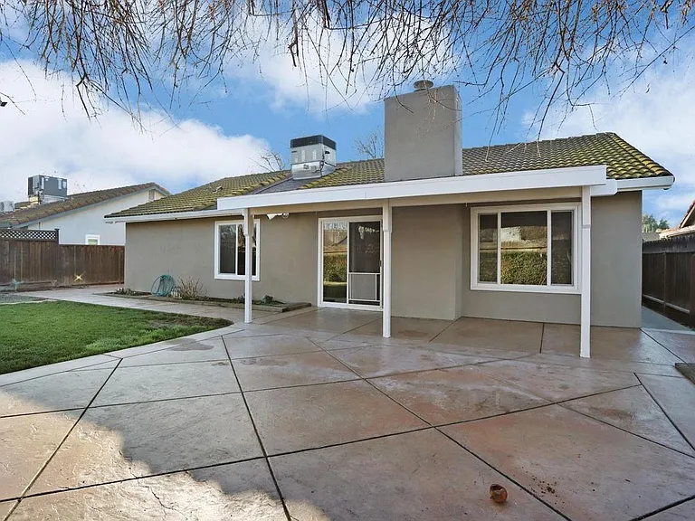 485 Mahogany Ln — Photo 12