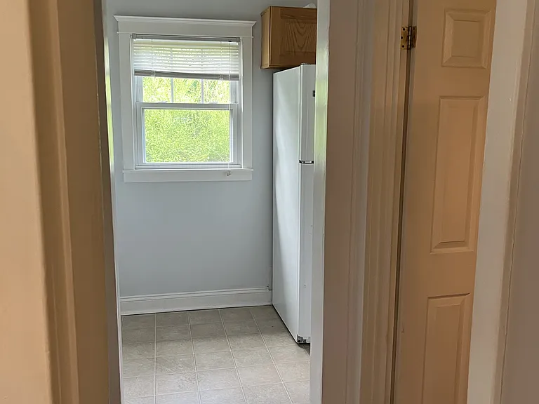 221 Warren Ave — Photo 2