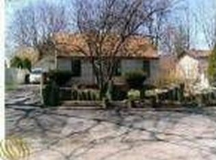 656 S Winding Dr, Waterford, MI