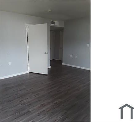 2nd image of 2020 N Hearne Ave