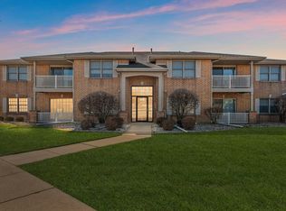 9800 Wildwood Ct UNIT 1-C, Highland, IN 46322