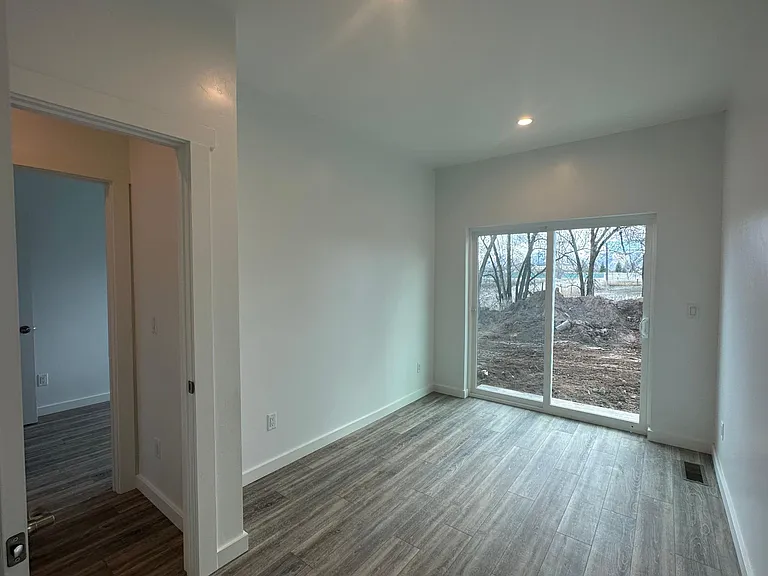 1115 E Carpenter St — Photo 11