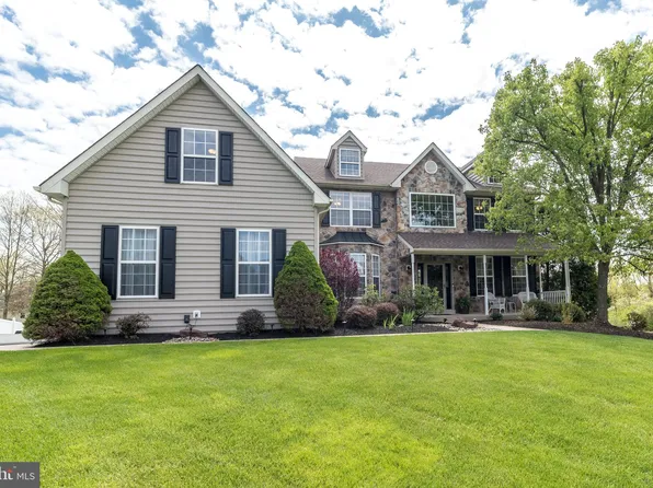 905 Red Coat Farm Dr, Chalfont, PA 18914