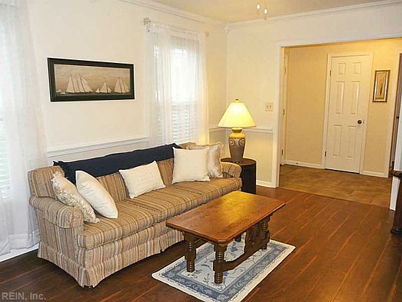 4th image of 629 Helmsdale Way