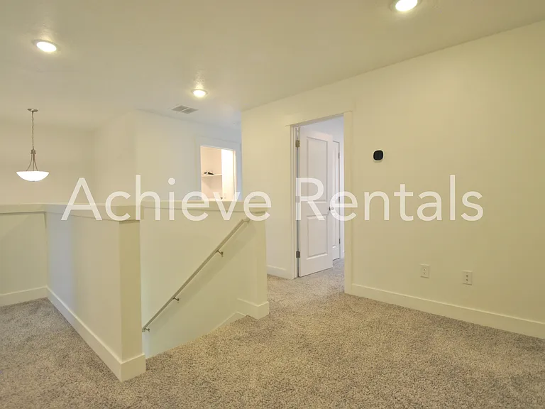 419 W 25 N — Photo 15