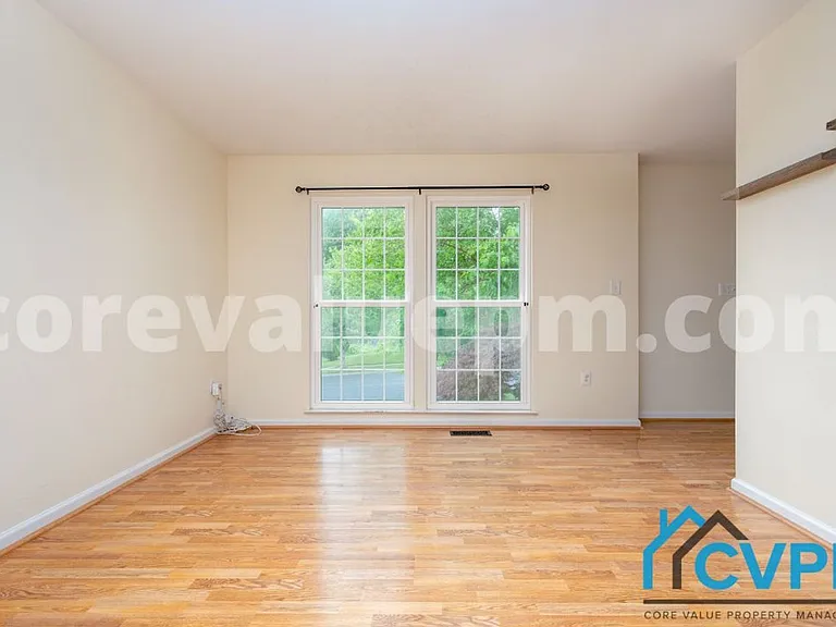 1321 Treasure Dr — Photo 6