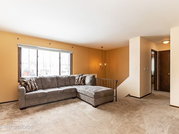 3rd image of 413 S Thornwood Dr