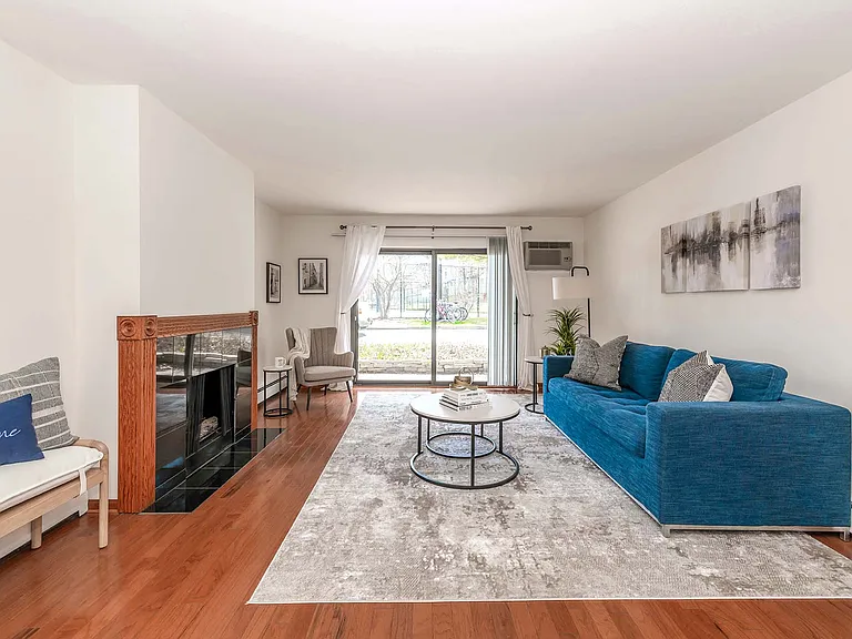 Barrington Lakes Apartments — Photo 7