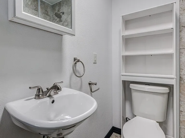 2540 Prichard Ln — Photo 13