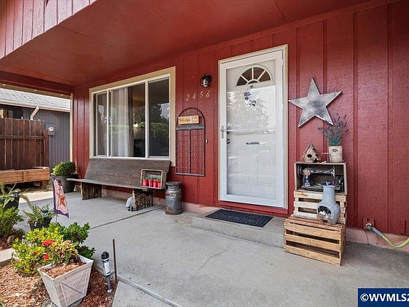 5th image of 2456 Ermine St SE