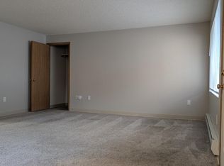 926 N 95th St APT 4, Seattle, WA 98103