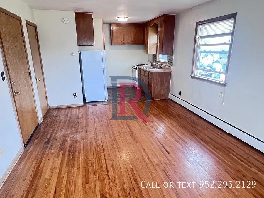 Awesome 1br 1ba Top Floor Apartment In Minneapolis! — Photo 3