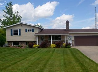 11028 Clar Eve Dr, Otisville, MI 48463