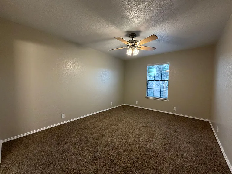 206 S Nolan River Rd #12 — Photo 7