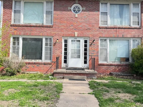 756 W 11th St #B, Fremont, NE 68025