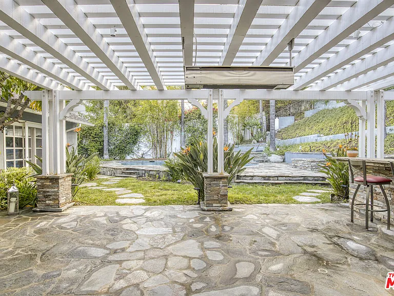 3690 Crownridge Dr — Photo 8