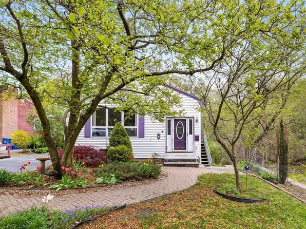 16 Shady Ave, Wakefield, MA 01880