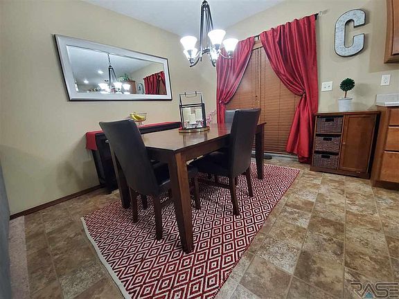 2nd image of 425 N Cockatiel Ave