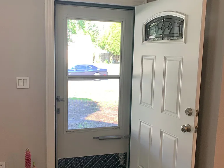 1602 N Volutsia Ave — Photo 4