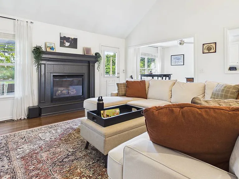 116 Deerfield Dr — Photo 4