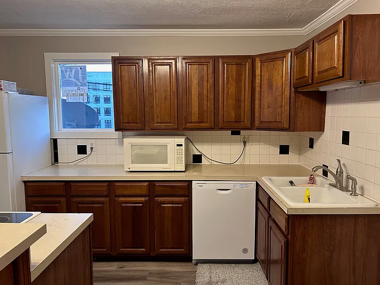 4747 Capitol Ave — Photo 9
