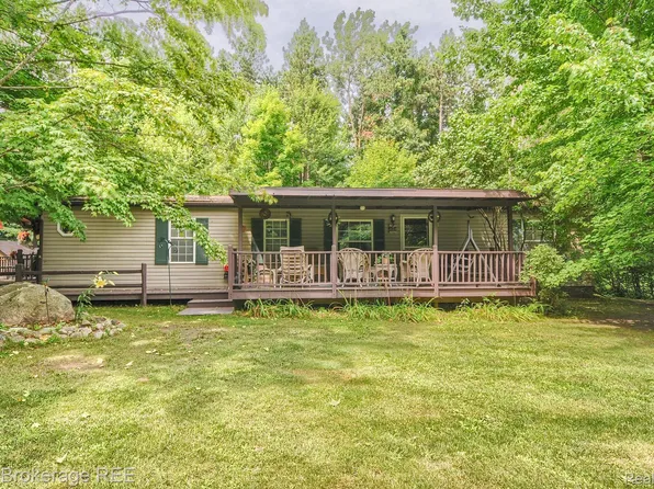 3369 Snoblin Rd, North Branch, MI 48461