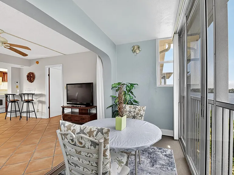 1810 New Palm Way #415 — Photo 11