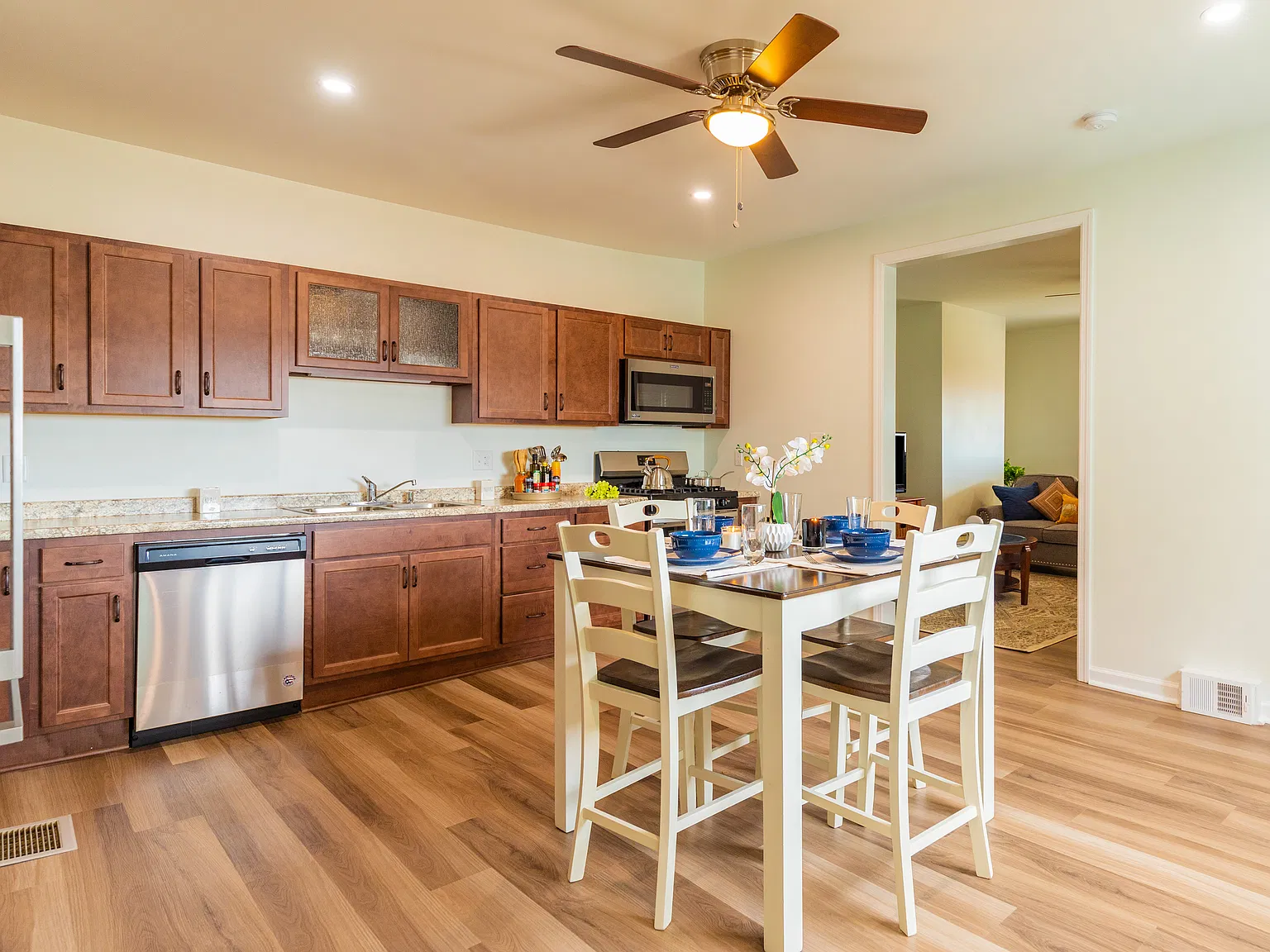 3 bed, 1102 sqft, $1,500 — Photo 3