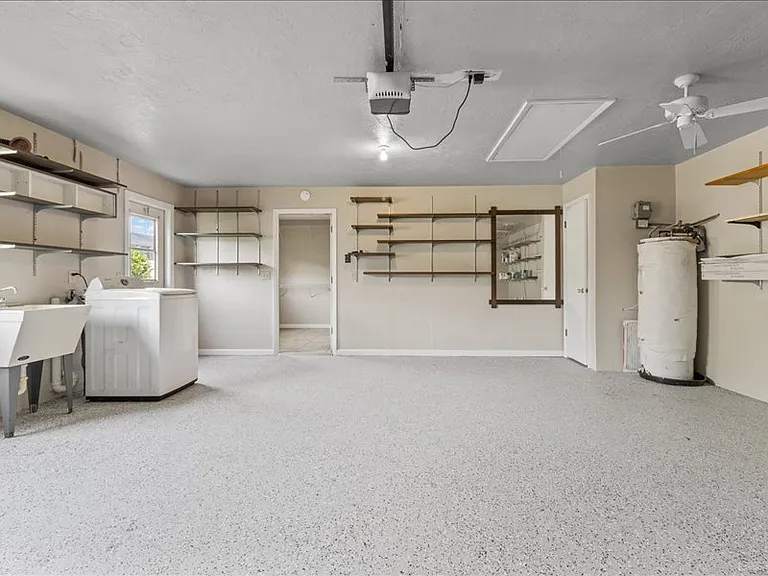 3591 N Honeylocust Dr — Photo 15