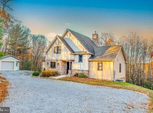 370 Kalers Loft Ln, Lane, PA 15536