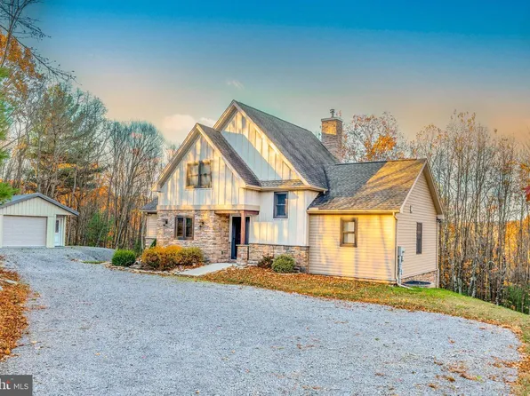 370 Kalers Loft Ln, Lane, PA 15536