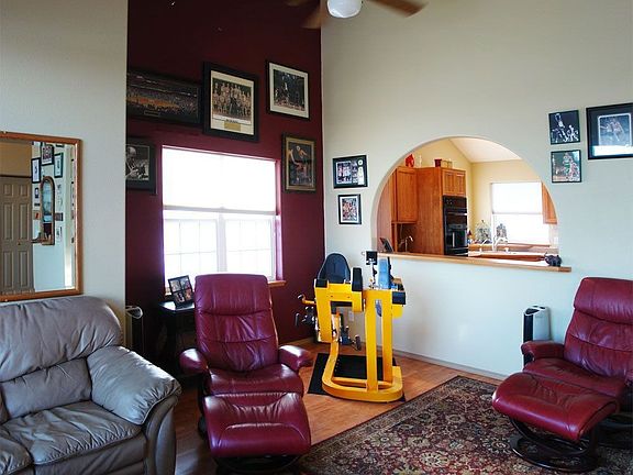 Vaulted Ceiling in Livingroom