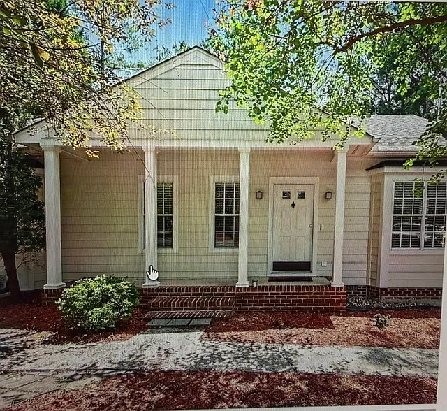 107 Bay Colony Ct