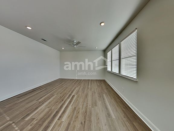 5th image of 216 Latitia Ln