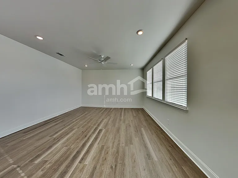 216 Latitia Ln — Photo 5